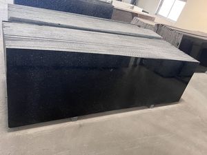 Losa de Granito Negro R Ecológica de Calidad Estándar con Acabado Flameado, Piedra Natural para Aplicaciones Modernas en Oficinas y Hogares - Product Image 3