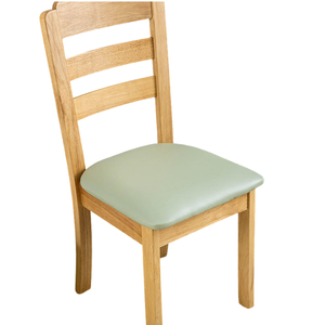 Chaise de salle à manger en bois clair durable avec dossier à lattes et assise rembourrée en vinyle noir (design de style restaurant) - Product Image 6