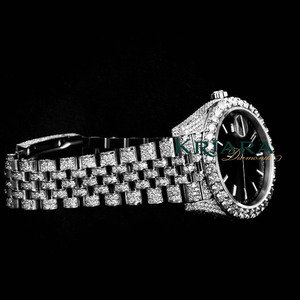 Reloj de Acero Inoxidable Dorado y Plateado de Calidad de Exportación con Esfera de Cristal y Detalles de Diamantes Genuinos para un Aspecto Lujoso - Product Image 3