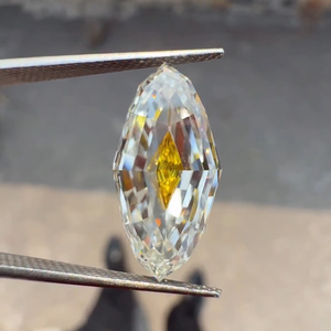 Diamant de laboratoire bicolore de forme marquise allongée |   Coupe à facettes antique jaune central |   Diamant brut de qualité EX à finition polie - Product Image 3