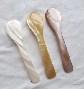 Cuillère artisanale vietnamienne en nacre pour caviar, dessert, glace, café, œufs, service de table - Product Image 3