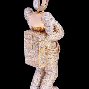 Pendentifs personnalisés hip-hop de style cartoon, breloques en diamant couleur D VVS, en argent sterling 925 plaqué or glacé, certifiés IGI - Product Image 2