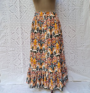 Jupe longue en coton pour femme, motif damassé arabesque imprimé, taille smockée, boutonnée sur le devant, ourlet à volants, multicolore, style bohème, faite à la main - Product Image 1