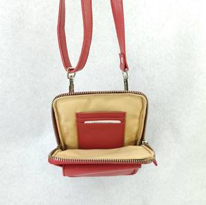 Bolso Bandolera de Cuero Unisex con Protección RFID, Estuche para Móvil, Cartera para Hombre, Porta Pasaportes, Esencial para Viajes, Hecho a Mano por Proveedor Indio - Product Image 6