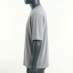 เสื้อยืดผู้ชายสีเทาเรียบง่ายทันสมัย ผ้าฝ้ายคุณภาพสูง ทรงหลวม สวมใส่สบาย เหมาะสำหรับฤดูร้อน รับสกรีนลายตามสั่ง ขายส่ง - Product Image 4