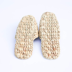 Hand-Woven Water Hyacinth <b>Slippers</b> – Fashionable Closed-Toe Design, Naturally Antibacterial - Product Image 5