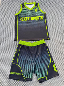 Ensemble d'uniformes de basketball sublimés personnalisés pour hommes – Maillot et short de basketball respirants pour équipe – Fabricant de vêtements de sport - Product Image 1