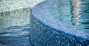 Venta al por mayor de baldosas de mosaico duraderas y elegantes, ladrillos de superficie de cristal para villas, hoteles, piscinas, cocinas y baños. - Product Image 2