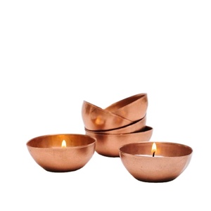 Juego de portavelas de cobre hechos a mano de cuencos decorativos soporte de vela de estilo tradicional Diya para decoración del hogar - Product Image 1