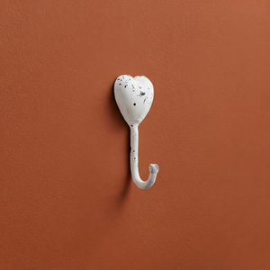 White Heart Shape Wall Hook Distressed <b>Metal</b> Single <b>Coat</b> <b>Hanger</b> Rustic Decorative Hook For Entryway Kitchen Bathroom Home Use - Product Image 1