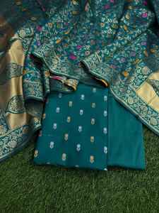 Superbe ensemble Salwar Kameez en soie semi-Katan Banarasi avec tissage Sona Rupa Buti et dupatta Meenakari Jaal pour femme, idéal pour les tenues de soirée. - Product Image 3