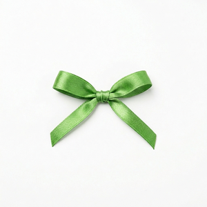 Ruban de satin vert simple face 3 mm en stock pour la vente en gros, idéal pour la fixation de bouquets, les étiquettes volantes, les boîtes de dragées, la broderie, la décoration de fête DIY - Product Image 1