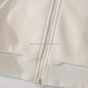 Sudadera con capucha de manga larga para mujer suave y cálida con logotipo frontal y decoración de lentejuelas para ropa de otoño e invierno - Product Image 3