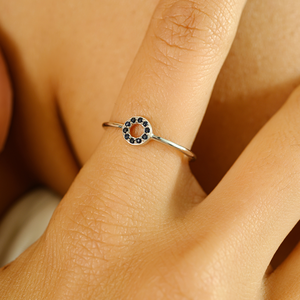 Anillo Minimalista de Oro Sólido de 14k con Zafiro Azul - Conjunto de Anillos de Boda - Product Image 5