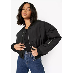 แจ็คเก็ตซาตินบอมเบอร์แบบขายส่งสั่งทำพิเศษ แจ็คเก็ตซาตินบอมเบอร์ปักลายวาร์ซิตี้ แจ็คเก็ตซาตินวาร์ซิตี้เบสบอลสำหรับผู้หญิง - Product Image 1