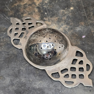 Indian Manufacturer of Metal <b>Tea</b> Strainer With Bowl Tabletop Kitchenware <b>Loose</b> <b>Tea</b> Strainer Filter With Floral Design Handle - Product Image 2