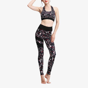Ensemble de yoga tendance pour femme, imprimé par transfert thermique, 2 pièces, respirant, grandes tailles, pour la gym et le fitness, logo personnalisé sur le devant - Product Image 4
