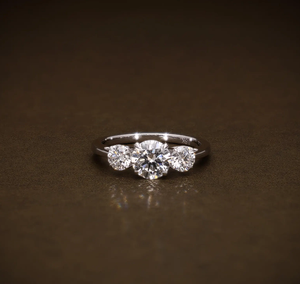 Bague de fiançailles classique en argent 925 avec diamant de laboratoire certifié IGI, taille brillant rond vintage pour femme - Product Image 1