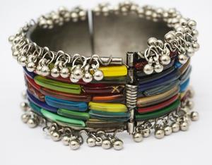 Bracelet manchette artisanal en argent plaqué et métal de haute qualité 2026, bijoux de mode fabriqués en Inde par Tyntra International - Product Image 6