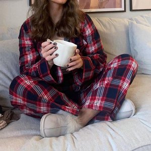 Ensemble de pyjama en satin deux pièces personnalisé OEM pour femmes, 100% coton, dentelle respirante, vêtements de nuit doux, haut et short, hiver, logo personnalisé - Product Image 3