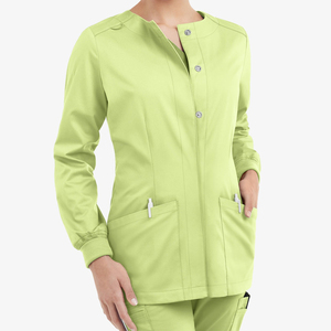Blouse de travail hospitalière sur mesure à col boutonné sans col, manches longues, poignets tricotés, coupe ajustée – Vente en gros de blouses de travail - Product Image 1