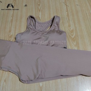 Conjunto de yoga activo hecho con tela elástica premium, transpirable y cómodo, ideal para yoga, gimnasio, fitness y entrenamientos diarios. - Product Image 6