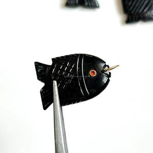 จี้ปลาออนิกซ์สีดำธรรมชาติ AAA เงินแท้ 925 ทำมือ ประดับพลอยรูปปลา สร้อยคอแกะสลักด้วยมือ เครื่องประดับคริสตัลบำบัด - Product Image 1