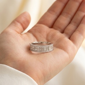 Bague demi-alliance pour femme en or blanc 18 carats de haute qualité, coupe princesse classique, sertie en canal, pour mariage et soirée - Product Image 3