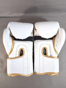Gants de boxe en cuir blanc avec garniture dorée et fermeture Velcro pour adultes - Product Image 4