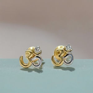 Elegantes Pendientes de Oro de 22K con Diseño de Om y Diamantes, Joyería Espiritual y Elegante para Mujer, Uso Diario - Product Image 2