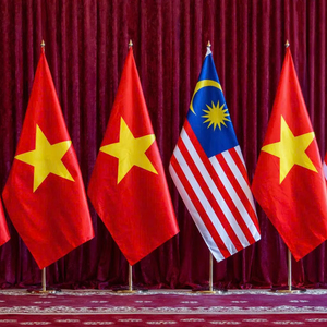 ขาตั้งเสาธงปรับระดับได้สำหรับใช้ในร่ม เหมาะสำหรับสำนักงานและล็อบบี้ ยี่ห้อ Kim Flags ผลิตจากอะลูมิเนียม สำหรับตั้งโชว์ในร่ม สำนักงาน และล็อบบี้ - Product Image 3