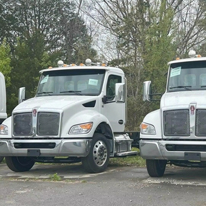 Tracteur routier poids lourd longue portée 6x4 avec cabine couchette diesel pour transport industriel - Product Image 1