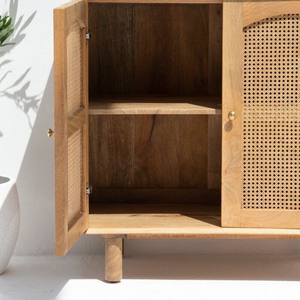 Buffet en rotin Vandana Pebble Falcon à 2 portes pour des intérieurs et extérieurs modernes et élégants - Product Image 2