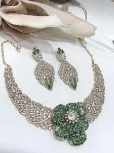 Elegante Juego de Collar y Aretes de Latón Chapado en Oro de Alta Calidad para Bodas, Fiestas, Compromisos y Uso Diario Moderno - Product Image 4