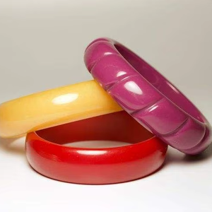 Bracelets en résine élégants et tendance, ornés de fleurs séchées véritables, fabriqués à la main, à prix de gros, en provenance d'Inde. - Product Image 1