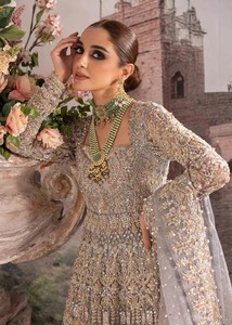 Robe de mariée grise en dentelle, coupe trapèze, longueur ras du sol, broderie main, manches longues, col montant, ornée de cristaux, traîne balayante - Product Image 3