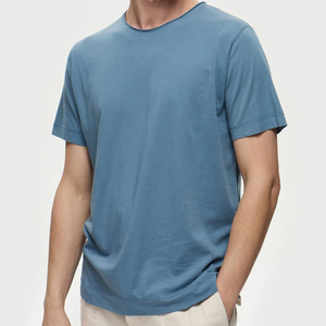 เสื้อยืดคอกลมแขนสั้นทรงปกติสำหรับผู้ชาย สีพื้น ผ้าโพลีเอสเตอร์ 100% ระบายอากาศได้ดี น้ำหนัก 180 กรัม มีโลโก้ด้านหน้า สไตล์ลำลอง - Product Image 5
