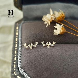 Pendientes de Diamantes Curvos Delicados en Forma de Racimo – Oro de 14k con Diamantes Certificados – Fabricante de Joyería Fina - Product Image 3