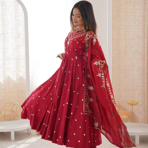 Vestido Anarkali de seda romana de diseñador con gran vuelo y adornos de lentejuelas – Conjunto étnico para fiesta - Product Image 1