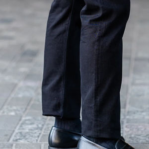 Pantalons en jean pour hommes au design élégant et tendance, avec un matériau doux et confortable, fermeture à boutons et poches latérales, pour les commandes en gros - Product Image 5