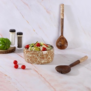 Tazón de Madera Hecho a Mano con Diseño Floral para Servir Alimentos, Regalo, Madera de Acacia de Calidad, Tazón de Madera Esmaltada para Servir - Product Image 5