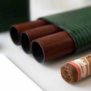 Porte-cigares en cuir de qualité supérieure avec coupe-cigares intégré, taille et couleur personnalisables, idéal pour les voyages, pour cigares de luxe - Product Image 6
