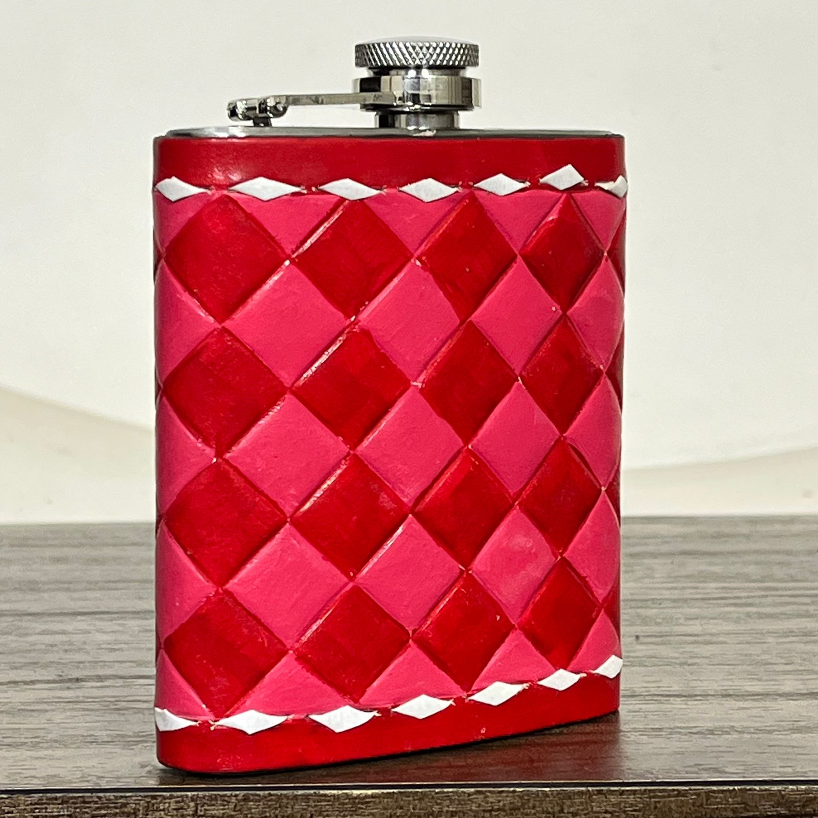 ลายตารางหมากรุกสีแดงและชมพู