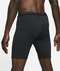 Shorts de compression décontractés pour hommes de qualité supérieure, vêtements de sport entièrement personnalisés avec un design tendance, shorts de sport pour hommes à séchage rapide - Product Image 3