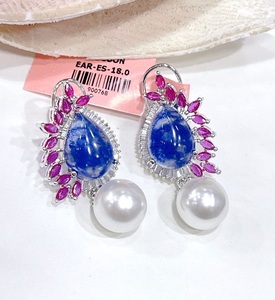 Boucles d'oreilles classiques en alliage de saphir en forme de goutte d'eau avec perle d'imitation plaquée argent, boucles d'oreilles pendantes pour femmes pour mariage - Product Image 3