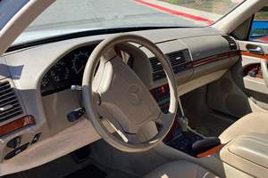 Mercedes-Benz S320 de <span class=keywords><strong>1998</strong></span> d'occasion en bon état, sans réserve, empattement court, principalement utilisé en climat chaud, non modifié - Product Image 2