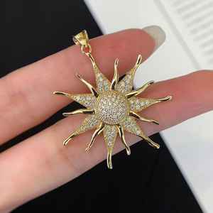 จี้เพชรทรงกลมมอสซาไนต์คุณภาพสูง ดีไซน์รูปพระอาทิตย์ สำหรับผู้หญิง ชุบทองคำขาว 925 เงินแท้ เครื่องประดับจี้และชาร์ม - Product Image 1