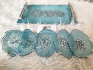 Ensemble de plateaux et de sous-verres en résine par A S CRAFT EXPORT d'Inde, plateau de style Love avec poignées pour la décoration de la maison ou comme cadeau - Product Image 3