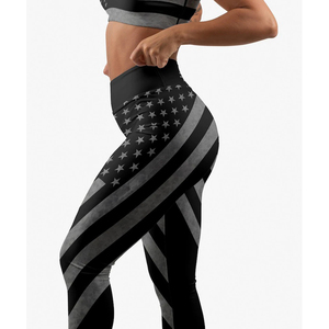 Leggings de sport taille haute pour femmes, design vintage drapeau américain imprimé par sublimation noire personnalisée - Product Image 5