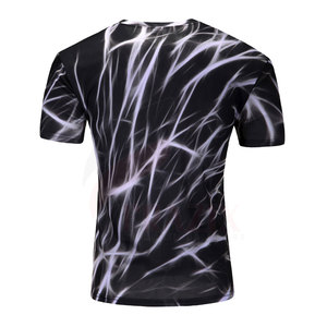 เสื้อยืดแขนสั้นผู้ชายขายส่ง พิมพ์ลายโลโก้ตามสั่ง ดีไซน์แบบระเหิดสี น้ำหนัก 220 กรัม ผลิตจากผ้าโพลีเอสเตอร์/คอตตอน ลายพิมพ์ 3 มิติ สำหรับผู้ใหญ่ - Product Image 2